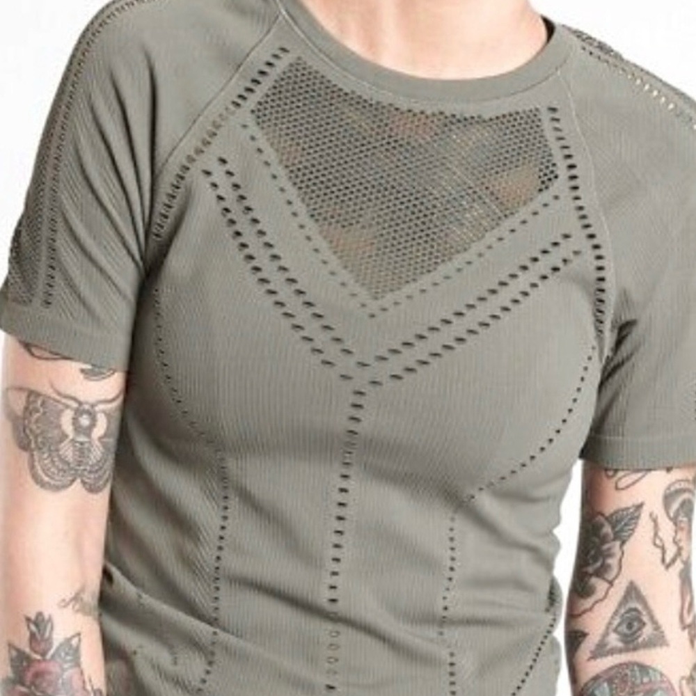 Athleta Green Short Sleeve Athletic Top with Crew Neck and Raglan Sleeves - Picture 5 of 5